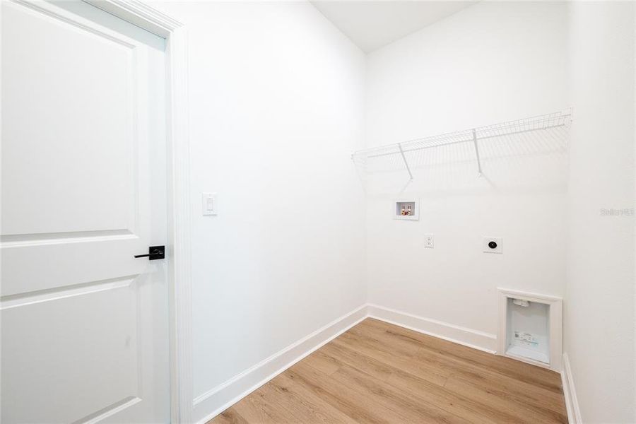 Spacious, unfurnished interior of a new home in , North Port (Image 27).