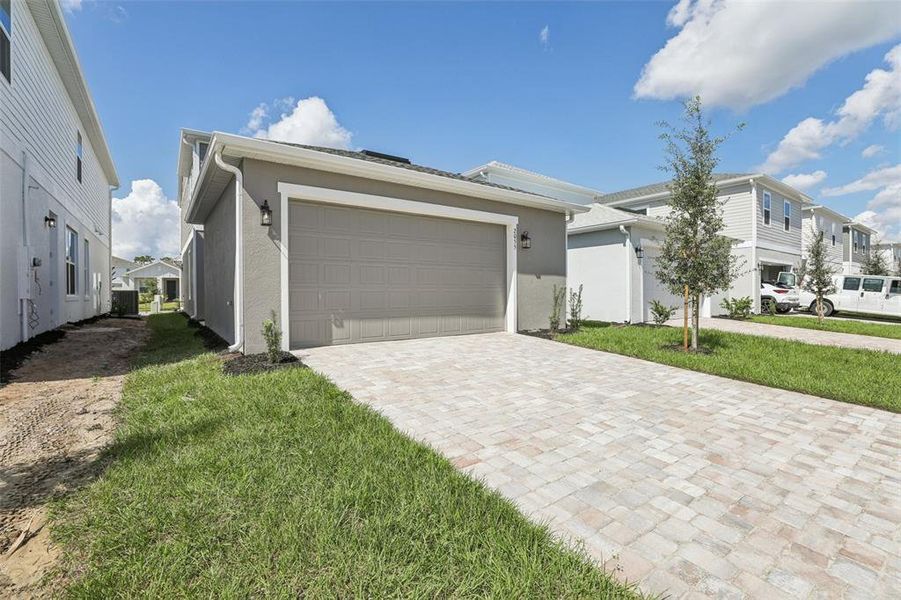 Exterior details and patio area of a home in Trinity Place, St. Cloud (Image 23).