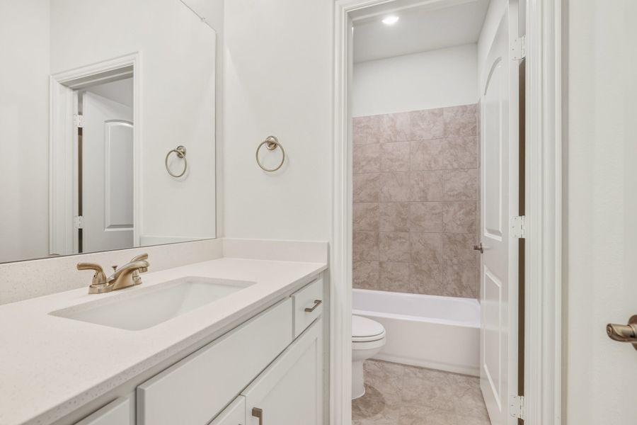 Furnished interior view inside a new home in Edgewater, Fate (Image 10).