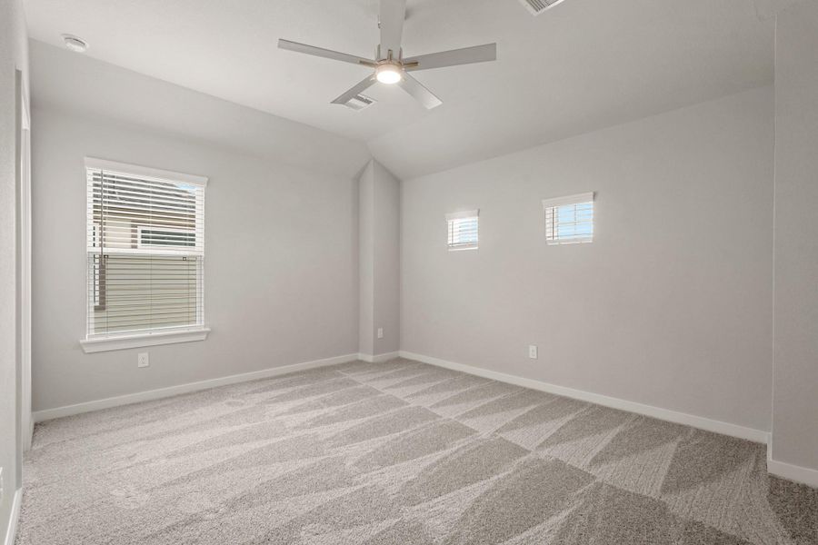 Spacious, unfurnished interior of a new home in Briarwood Crossing, Rosenberg (Image 21).