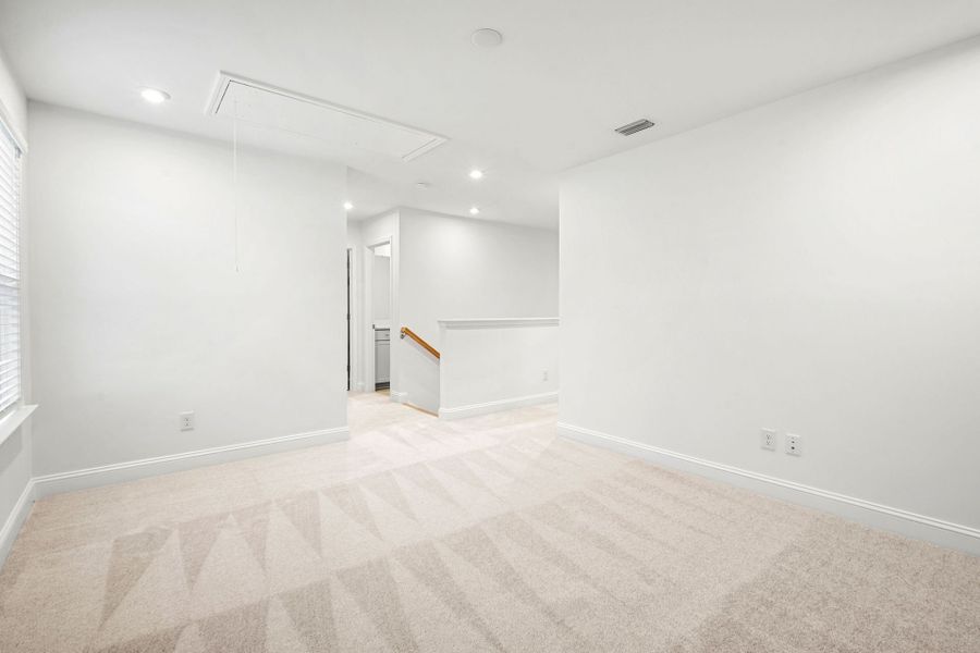 Spacious, unfurnished interior of a new home in Salem Bay, Beaufort (Image 18).