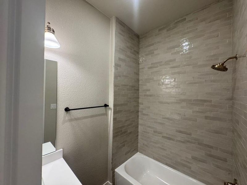 Furnished interior view inside a new home in Creekview Addition, Van Alstyne (Image 5).