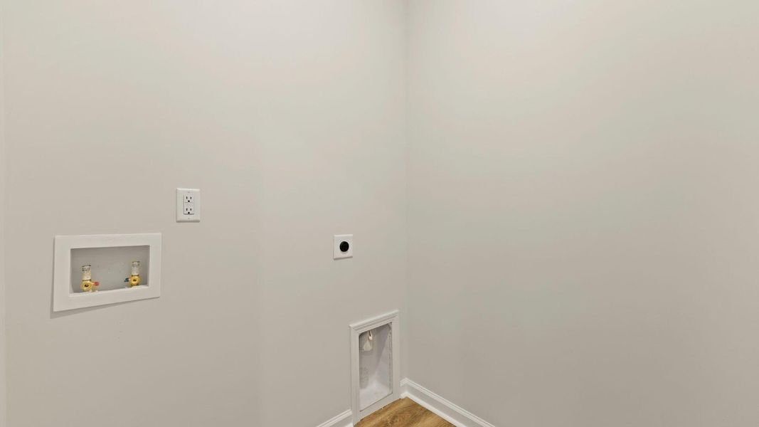 Spacious, unfurnished interior of a new home in Carolina Groves, Moncks Corner (Image 21).