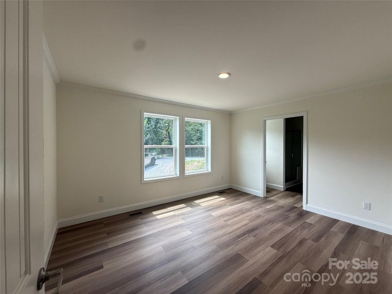 Spacious, unfurnished interior of a new home in , Hendersonville (Image 6).