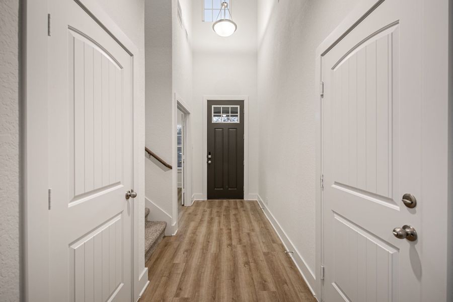 Spacious, unfurnished interior of a new home in Stillwater Ranch, San Antonio (Image 21).