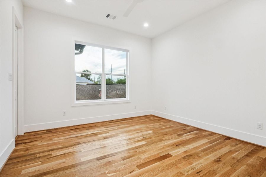 Spacious, unfurnished interior of a new home in , Houston (Image 44).