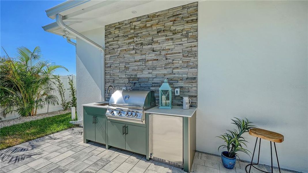 Exterior details and patio area of a home in , Bradenton (Image 33).