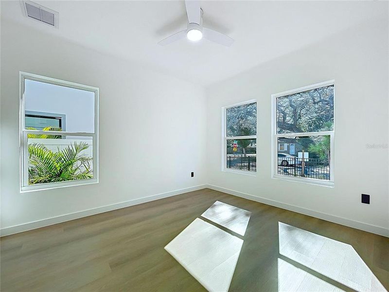 Spacious, unfurnished interior of a new home in , St. Petersburg (Image 59).