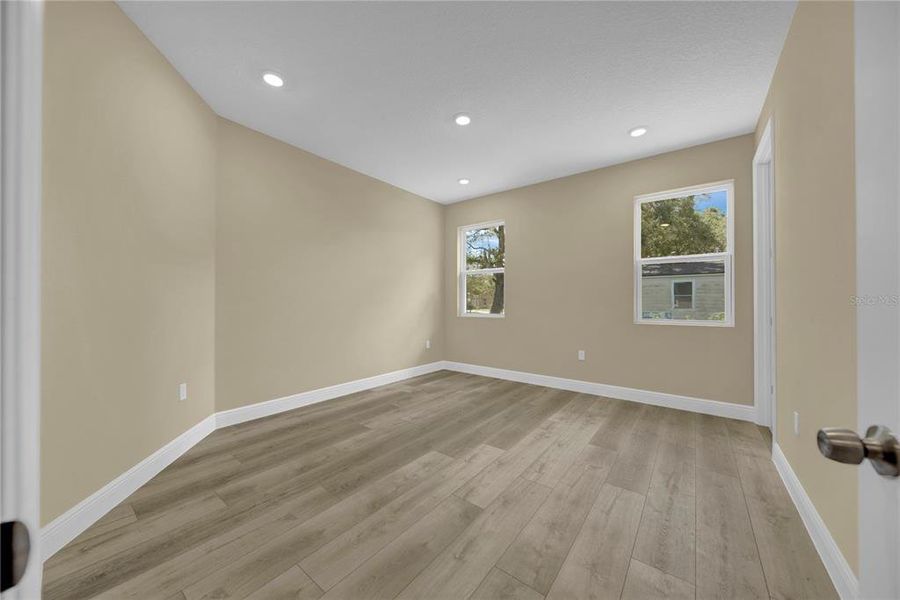 Spacious, unfurnished interior of a new home in , Winter Garden (Image 16).