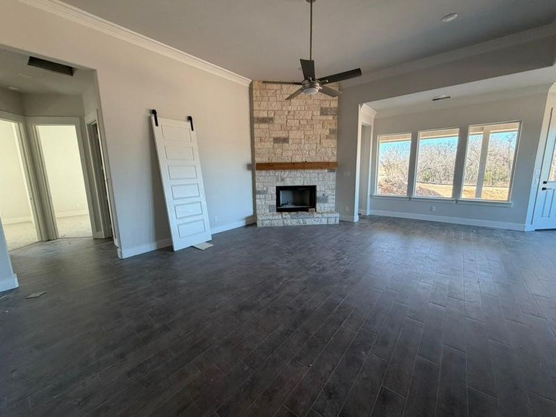 Spacious, unfurnished interior of a new home in Eagle Ridge Estates, Weatherford (Image 4).