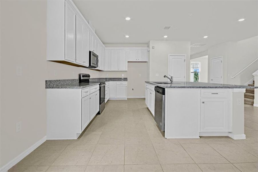 Image 49 of a home in Weslyn Park.