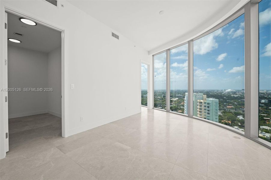 Spacious, unfurnished interior of a new home in , Miami (Image 10).