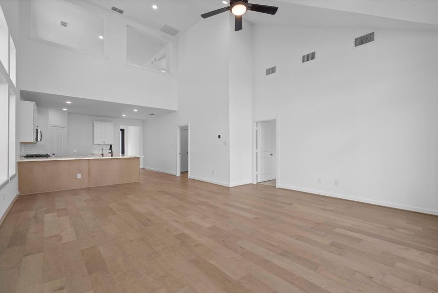 Spacious, unfurnished interior of a new home in , Missouri City (Image 29).