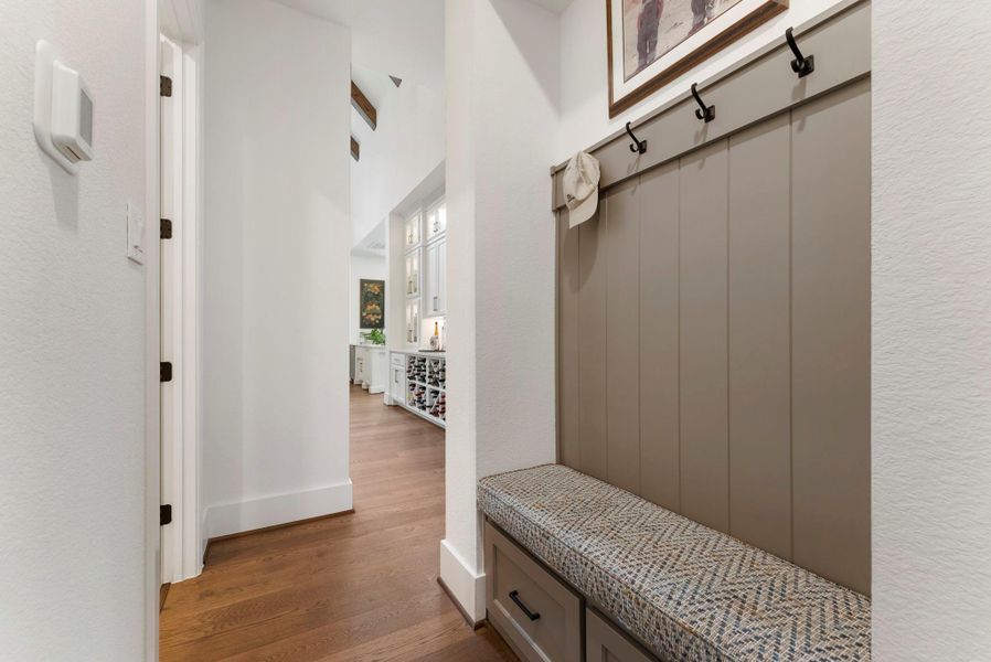 A built-in drop zone adds convenience near the home’s service areas. This practical feature creates a clean landing place for bags, shoes, and everyday essentials.
