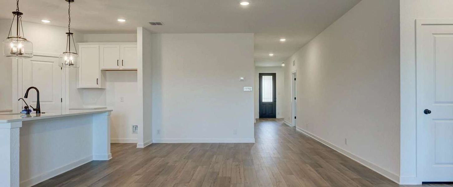 Representative unfurnished interior of a home built from the Hayes by Ashton Woods in Hennersby Hollow, San Antonio (Image 15).