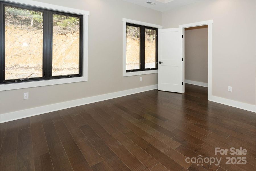 Spacious, unfurnished interior of a new home in , Horse Shoe (Image 35).