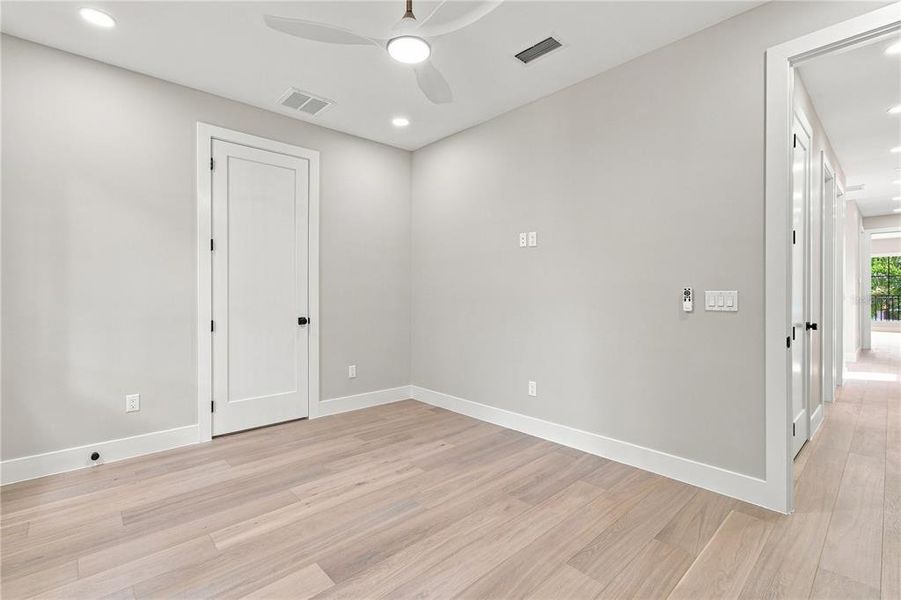 Spacious, unfurnished interior of a new home in , Tampa (Image 56).