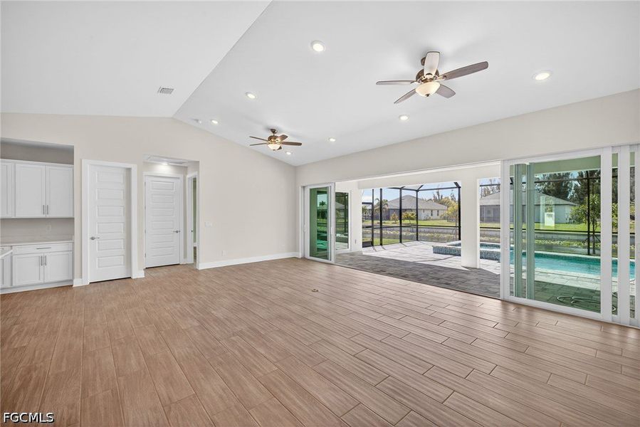 Spacious, unfurnished interior of a new home in Cape Coral, Cape Coral (Image 31).