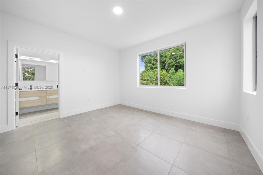 Spacious, unfurnished interior of a new home in , Miami (Image 46).