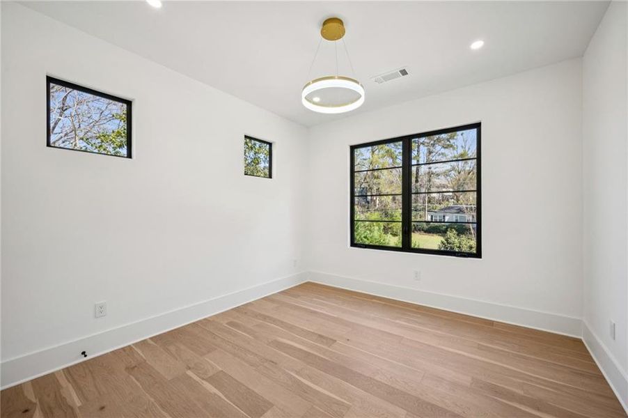 Spacious, unfurnished interior of a new home in , Atlanta (Image 30).