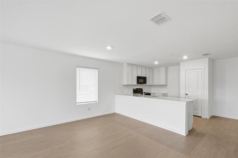 Spacious, unfurnished interior of a new home in Verandah, Royse City (Image 20).
