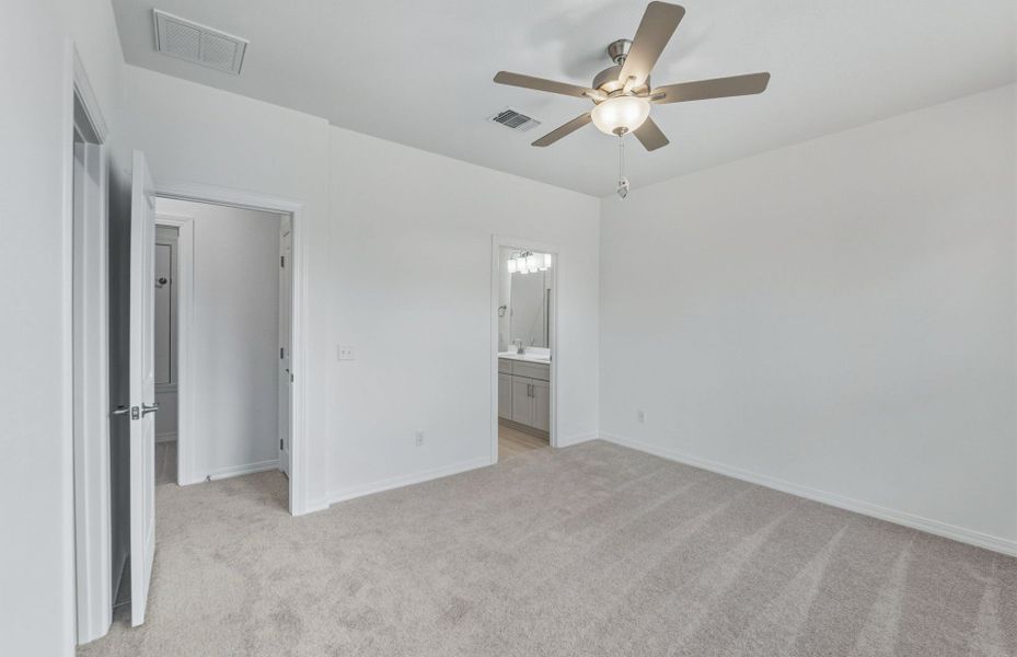Spacious, unfurnished interior of a new home in Crosswinds, Kyle (Image 33).