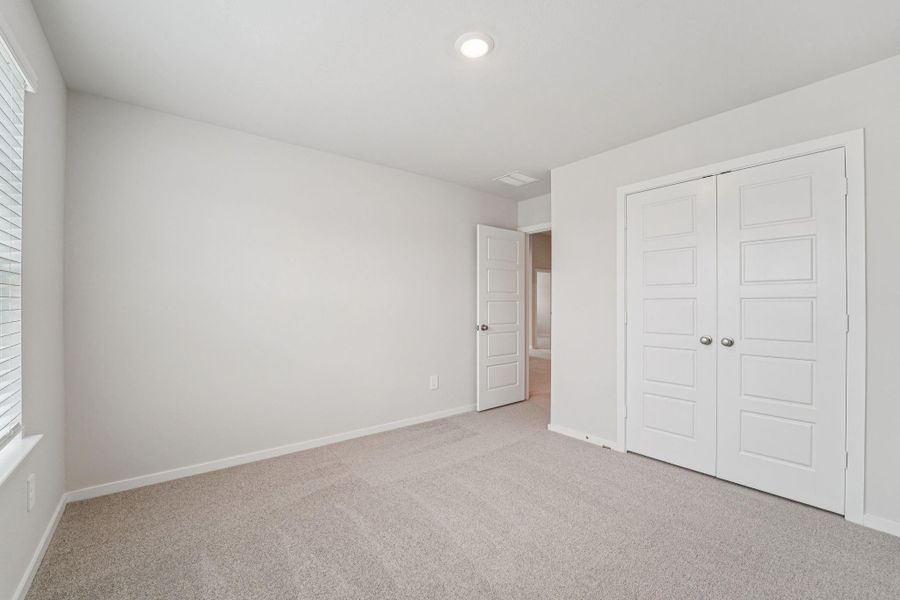 Spacious, unfurnished interior of a new home in Granger Pointe - Premier Series, Conroe (Image 29).