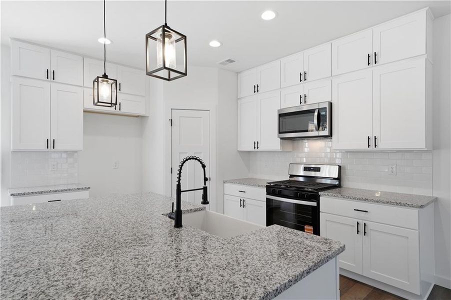 Furnished interior view inside a new home in , Jasper (Image 11).