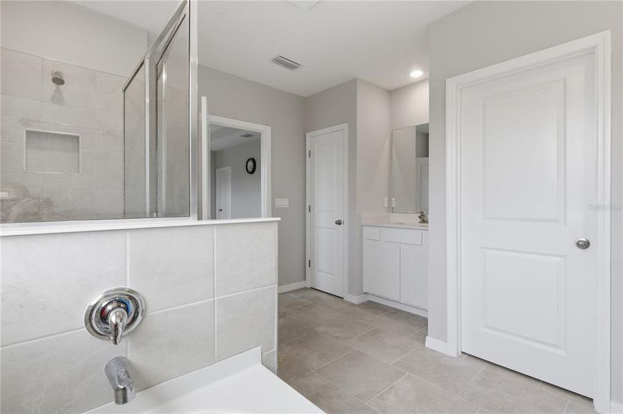Furnished interior view inside a new home in Deerbrook, Land O' Lakes (Image 35).
