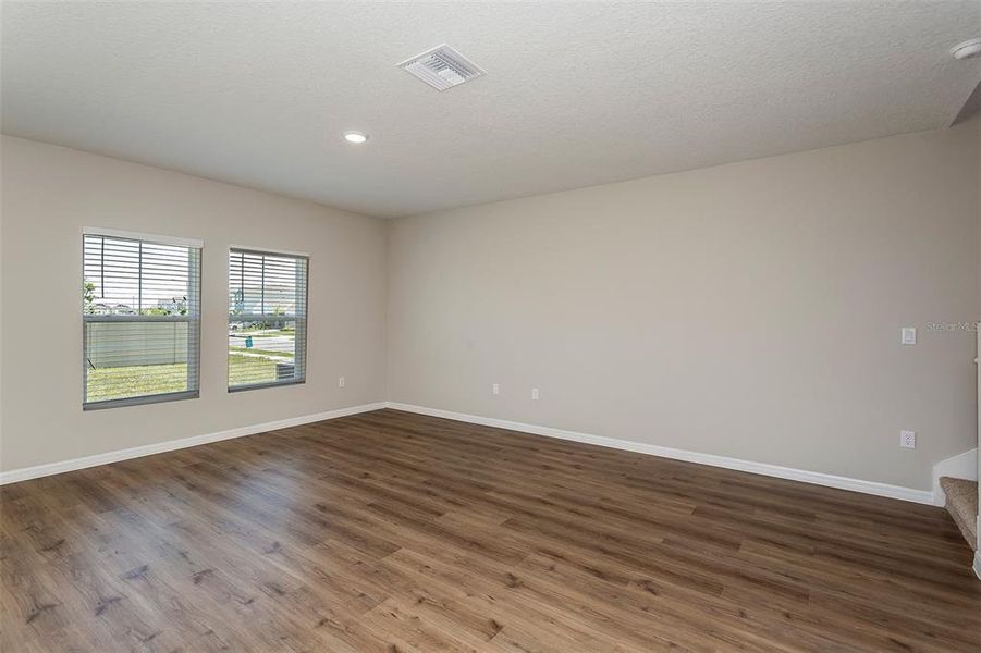 Spacious, unfurnished interior of a new home in Villa Mar, Winter Haven (Image 17).
