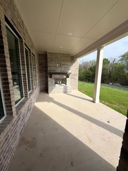 Exterior details and patio area of a home in Grayson Ridge, Van Alstyne (Image 3).