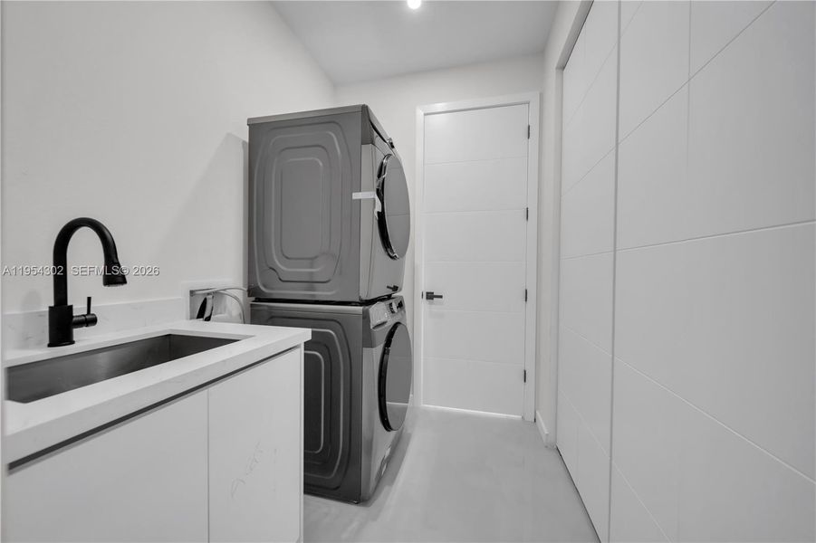 Furnished interior view inside a new home in , Lehigh Acres (Image 6).