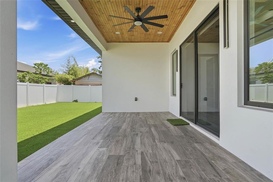 Exterior details and patio area of a home in , Tampa (Image 30).