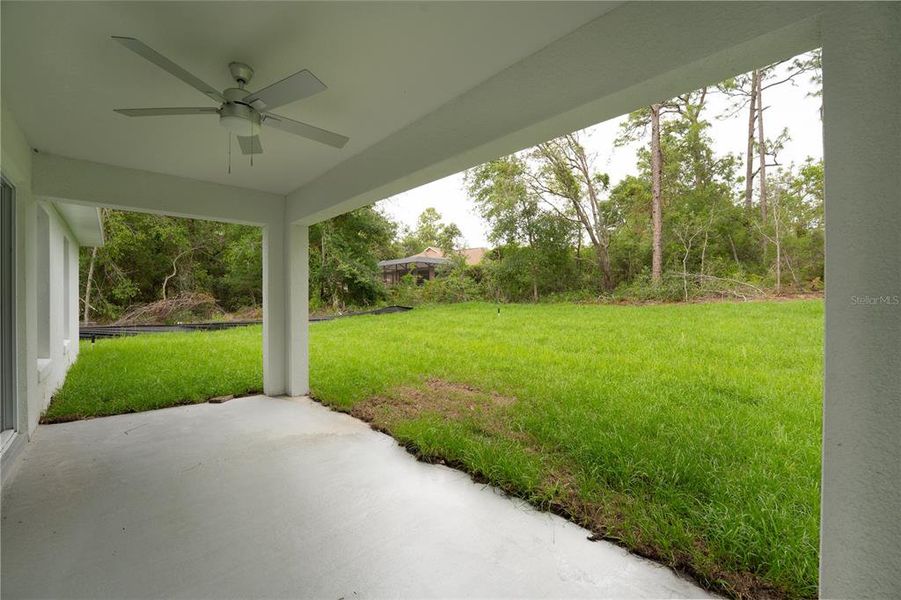 Exterior details and patio area of a home in , Citrus Springs (Image 4).