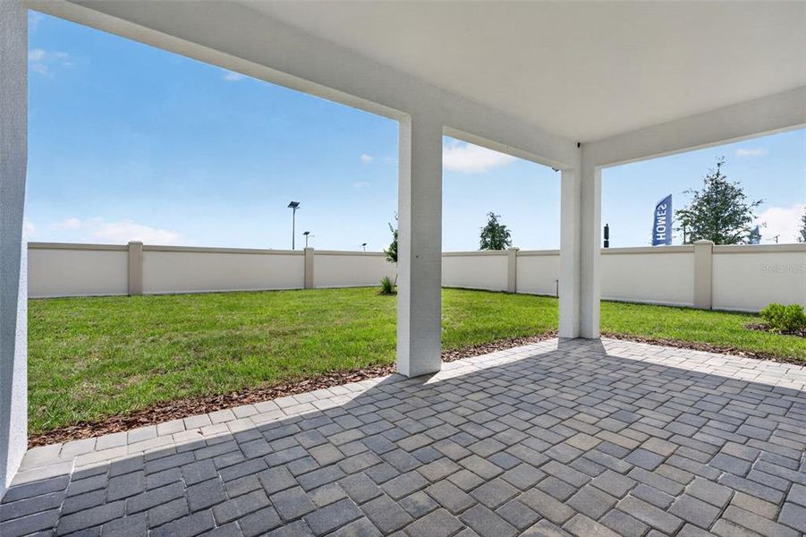 Exterior details and patio area of a home in Pasadena Ridge Master, Zephyrhills (Image 3).
