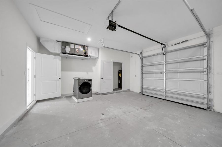 Spacious, unfurnished interior of a new home in , Lehigh Acres (Image 18).