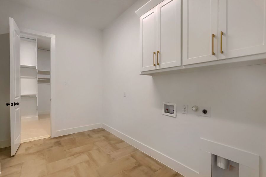 791 Falls - Laundry Room