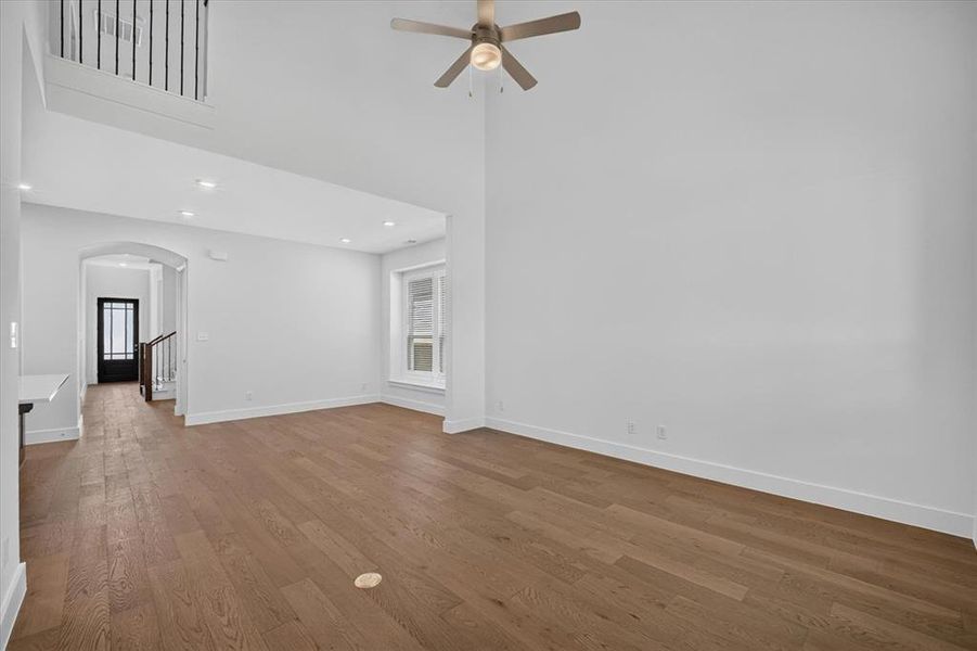 Spacious, unfurnished interior of a new home in Sandbrock Ranch, Aubrey (Image 12). Spacious, unfurnished interior of a new home in Sandbrock Ranch, Aubrey (Image 12).