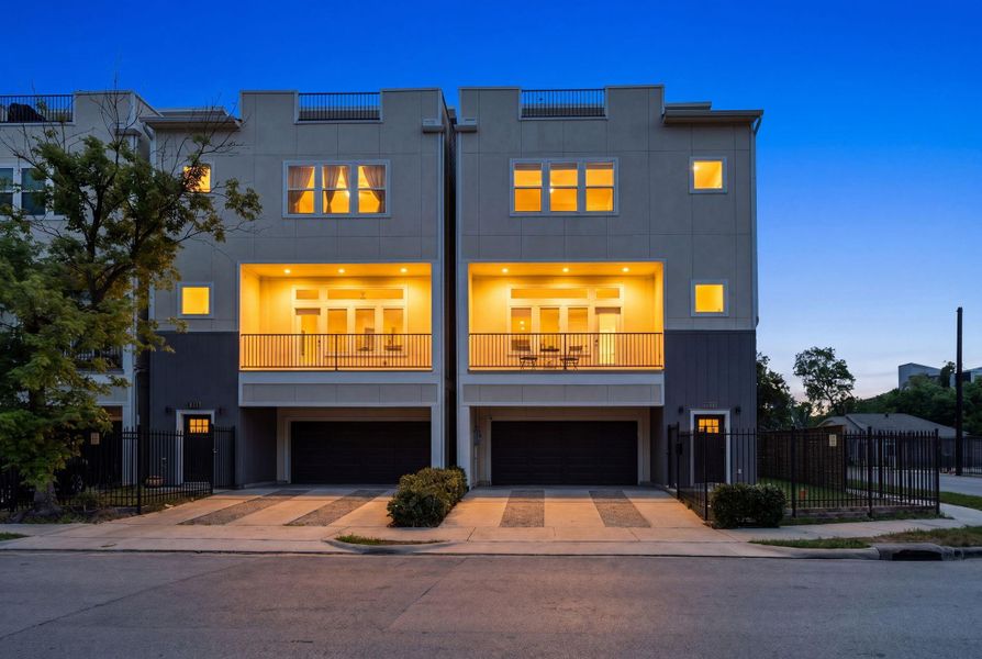 Condo located in Houston, TX showcasing its design and architecture (Image 5).