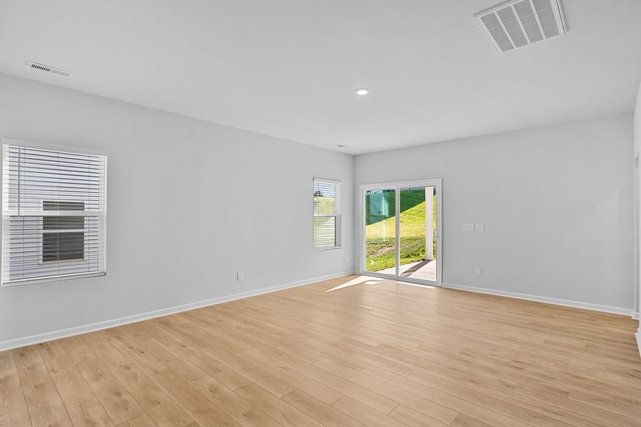 Spacious, unfurnished interior of a new home in Hanes Lake, Winston-Salem (Image 16). Spacious, unfurnished interior of a new home in Hanes Lake, Winston-Salem (Image 16).