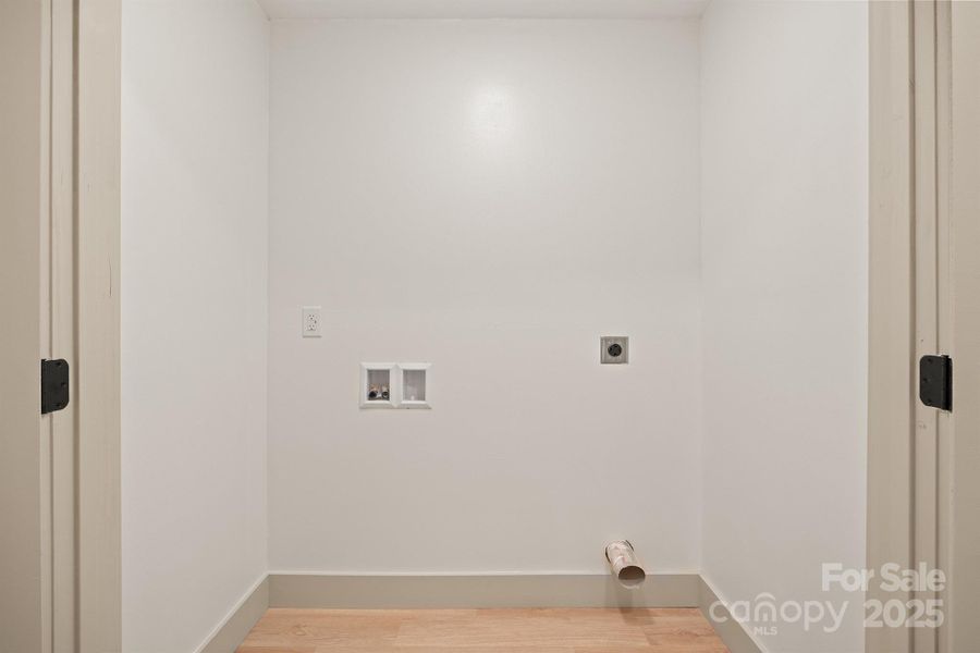 Spacious, unfurnished interior of a new home in , Newton (Image 31).