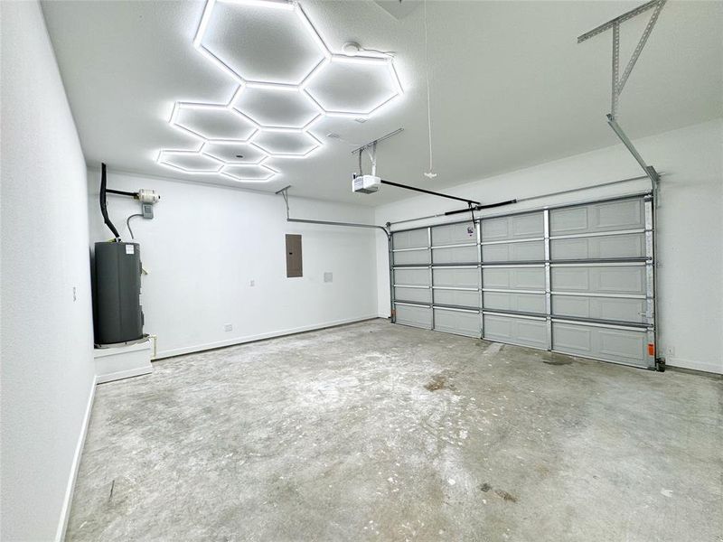 Spacious, unfurnished interior of a new home in , Greenville (Image 18).