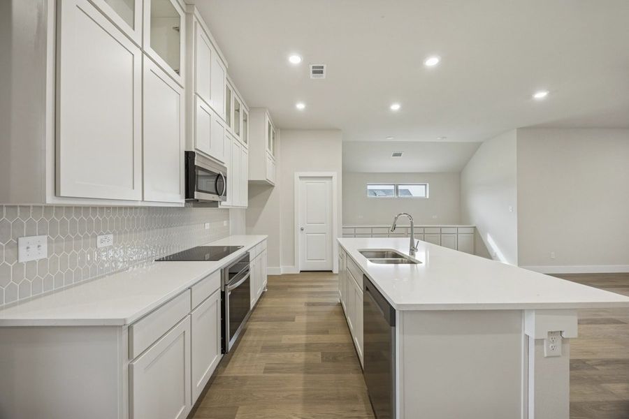 Representative furnished interior of a home built from the The Jason by Lillian Custom Homes in Hickory Hill, Sherman (Image 8).