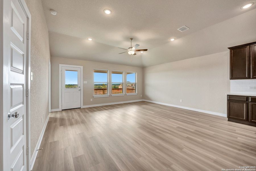 Spacious, unfurnished interior of a new home in Mesquite Ridge, San Antonio (Image 36).