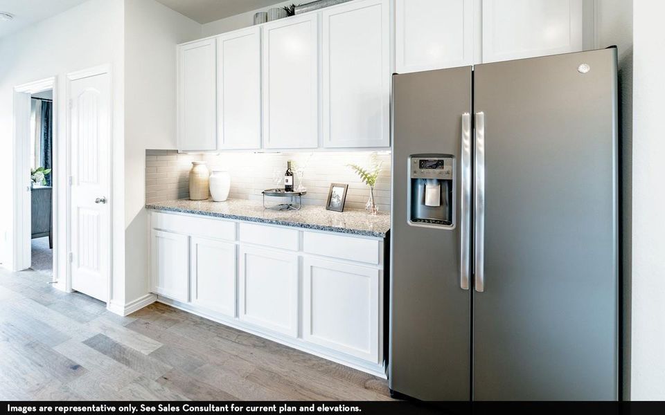 Furnished interior view inside a new home in Steed Landing, Texas City (Image 12).