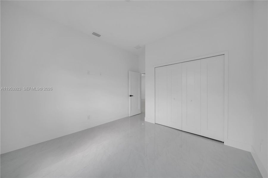 Spacious, unfurnished interior of a new home in , Lehigh Acres (Image 19).