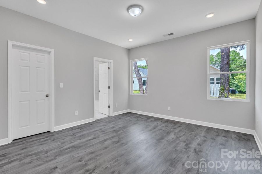 Spacious, unfurnished interior of a new home in , Salisbury (Image 39).