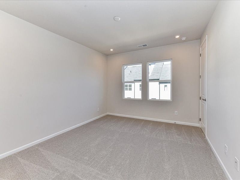 Spacious, unfurnished interior of a new home in Southmont, Charlotte (Image 23).