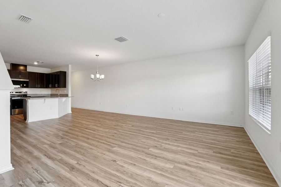 Spacious, unfurnished interior of a new home in Reserve at Forest Lake Townhomes, Lake Wales (Image 6).