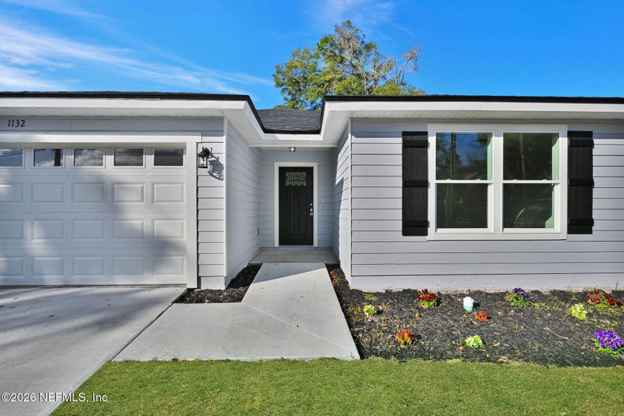 Exterior details and patio area of a home in , Jacksonville (Image 3).